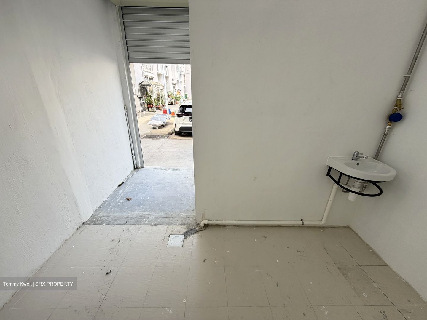 Bedok Reservoir Road (D16), Shop House #571728131